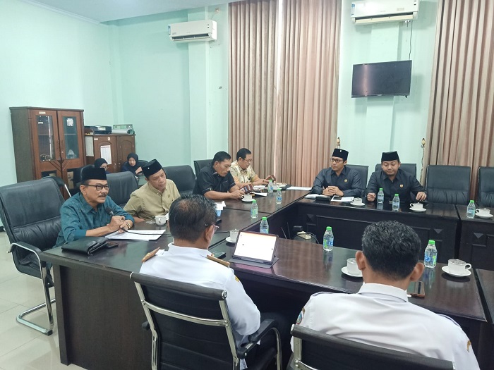 DPRD menggelar rapat dengar pendapat dengan Dinkes Jombang, Rabu (6/8).
