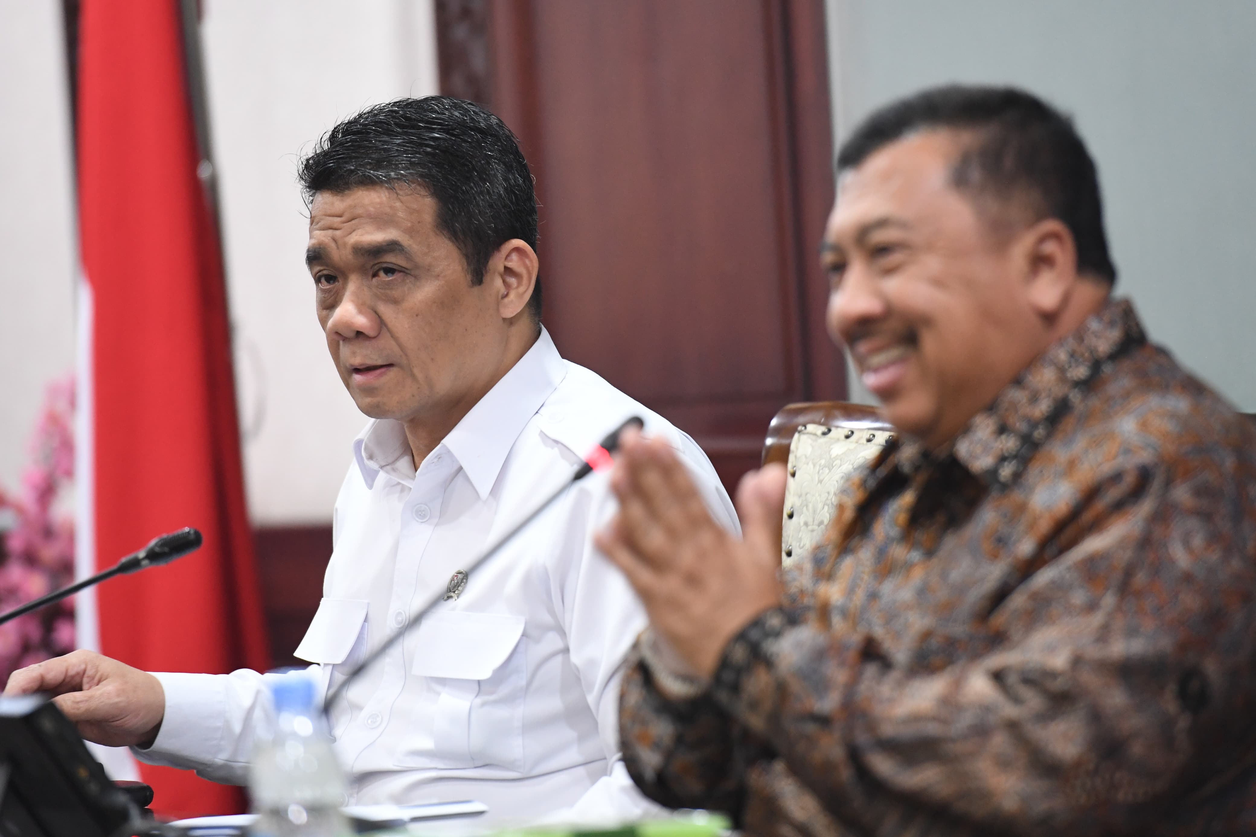 SINERGI: Bupati Jombang Warsubi saat silaturahmi dengan Wakil Menteri Desa dan Pembangunan Daerah Tertinggal RI, Ahmad Riza Patria, Selasa (8/5).