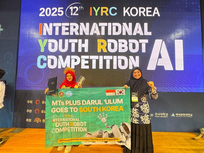 Nurul Andriani, S.Pd., M.Pd.I saat mengantarkan siswanya mengikuti lomba di Korea Selatan