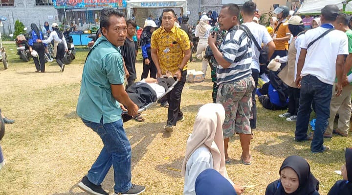 Kegiatan Gerak Jalan memperingati HUT ke-80 Republik Indonesia di Kecamatan Mojoagung, Kabupaten Jombang, diwarnai insiden puluhan pelajar yang pingsan.