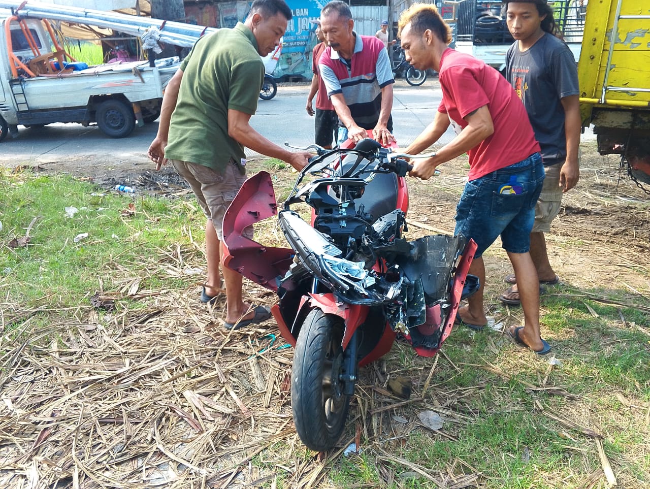 Kecelakaan lalu lintas maut terjadi di Jalan Raya Dokter Soetomo, Desa Banjaragung, Kecamatan Bareng, Kabupaten Jombang, Kamis (14/8/2025) pagi sekitar pukul 07.30 WIB.