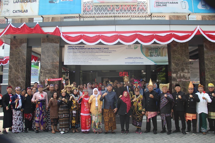 APRESIASI: Direktur RSUD Jombang, Dr. dr. Ma