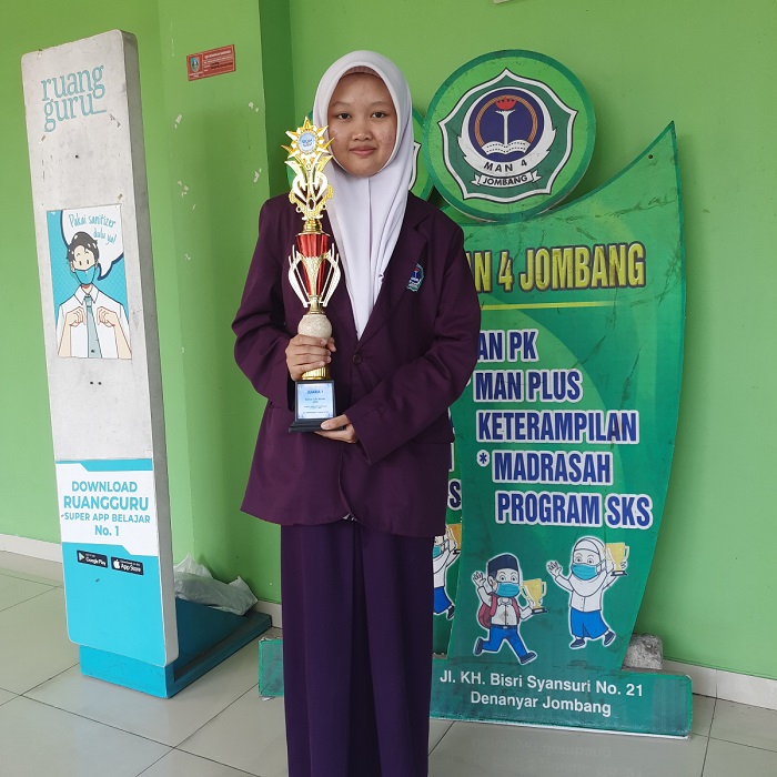 Deitsna Fatkha Rahmadina, Siswi MAN 4 PP Mamba&rsquo;ul Ma&rsquo;arif Denanyar Jombang