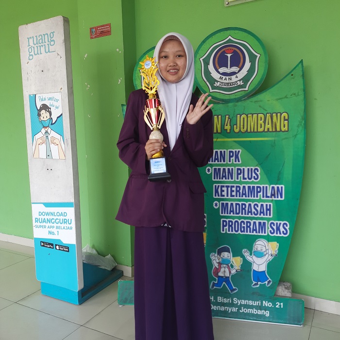 Deitsna Fatkha Rahmadina, Siswi MAN 4 PP Mamba&rsquo;ul Ma&rsquo;arif Denanyar Jombang