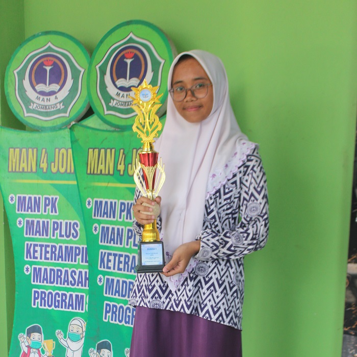 Hanyda Nisaul Muslim, Siswi MAN PK MAN 4 Jombang PP Mambaul Maarif