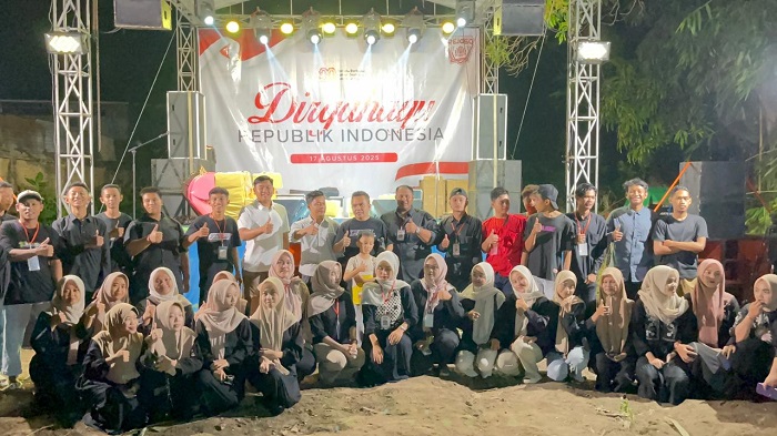 TELADAN: Wakil Ketua DPRD Jombang, HM Syarif Hidayatullah ST MMT (Gus Sentot), saat menghadiri tasyakuran kemerdekaan RI ke-80 di Dusun Rejoso, Desa Ngumpul, Kecamatan Jogoroto, Rabu (20/8).