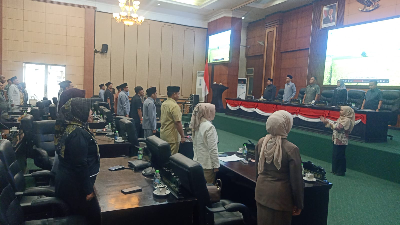 DPRD Kabupaten Jombang menggelar sidang paripurna pandangan umum fraksi-fraksi terkait Rancangan Peraturan Daerah (Raperda) tentang Perusahaan Perseroan Daerah Bank Perekonomian Rakyat (BPR) Bank Jomb