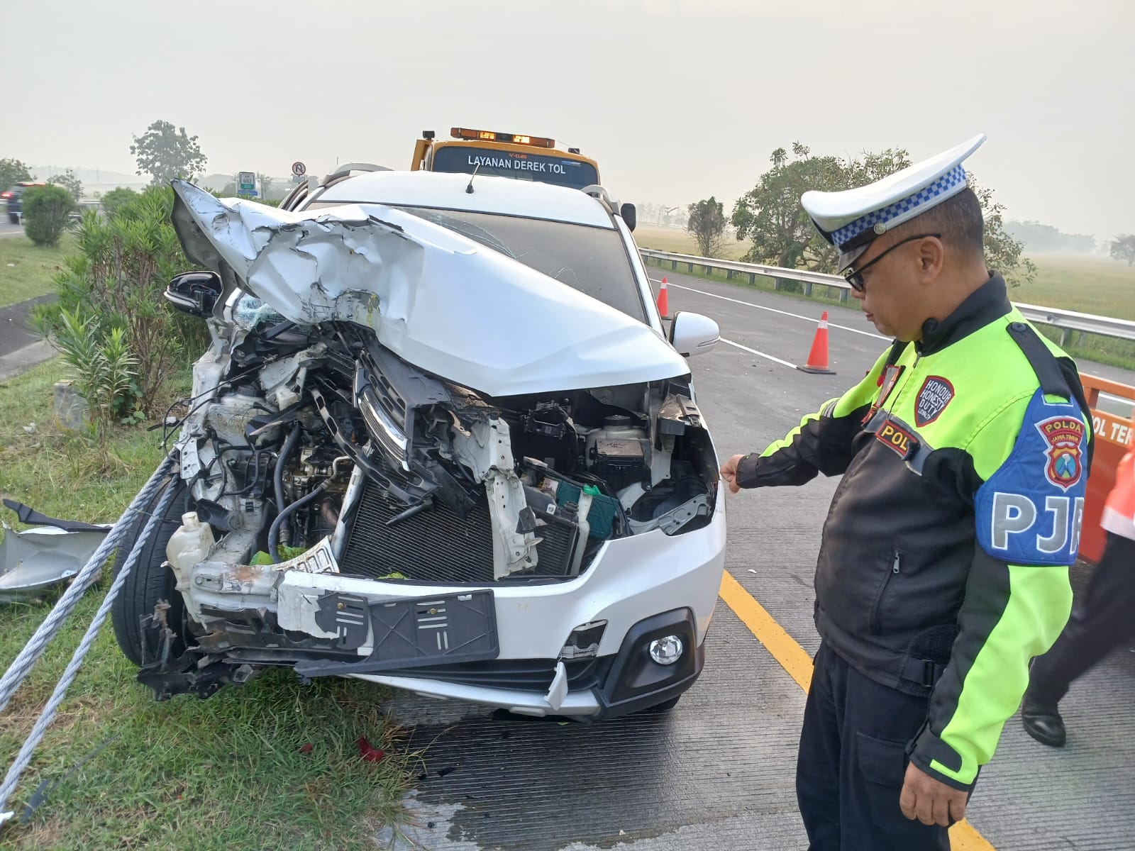 Petugas kepolisian saat melakukan olah kejadian perkara di lokasi kejadian