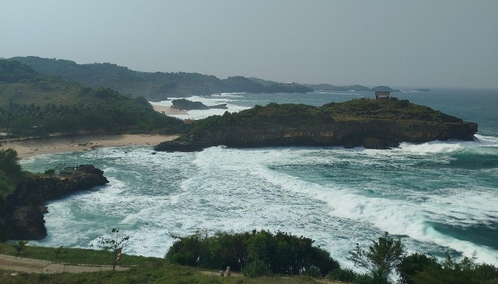 Pantai Kasap di Desa Watukarung, Dusun Ketro, Kecamatan Pringkulu, Kabupaten Pacitan, Jawa Timur