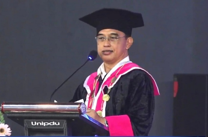 Rektor Unipdu Dr dr HM. Zulfikar As&rsquo;ad, MMR memberikan sambutan