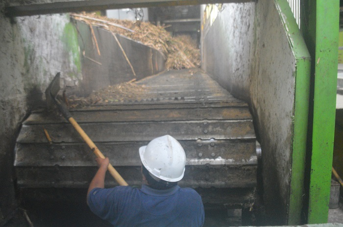 DIGILING: Tebu milik petani digiling di PG Tjoekir Desa Cukir, Kecamatan Diwek.