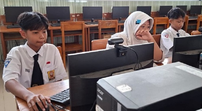 FOKUS: Siswa mengikuti ANBK di SMPN 2 Ngoro (26/8).