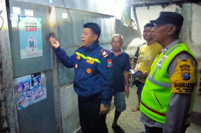 Sebanyak tujuh kios pedagang Pasar Megaluh dicongkel maling, Senin (25/8) petang.