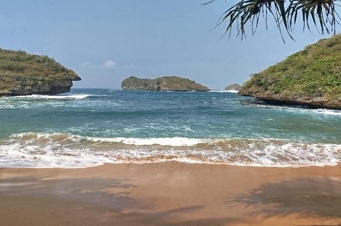 Pesona Pantai Bercak di Pacitan, Jawa Timur (