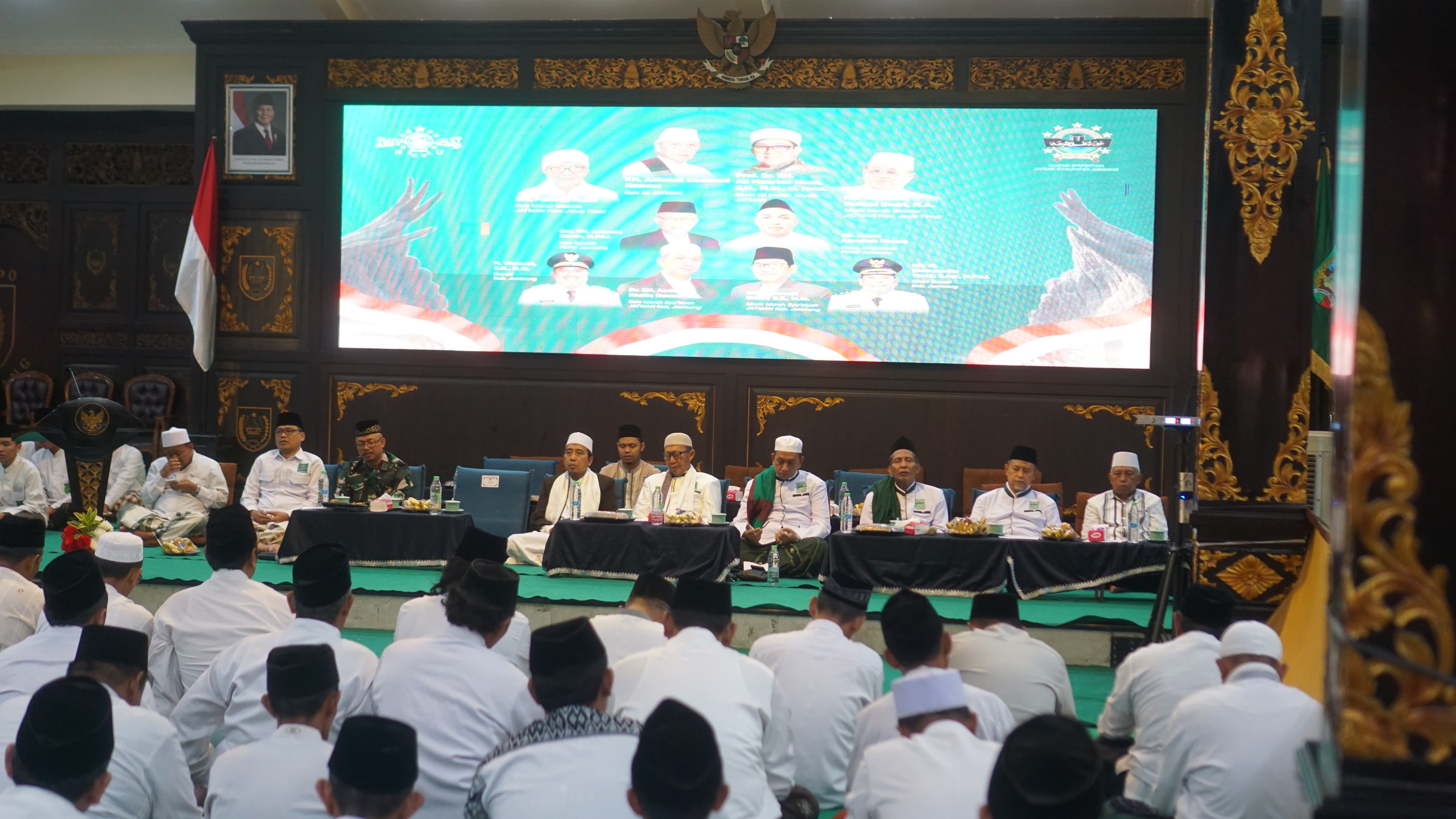 Peringatan HUT ke-80 Kemerdekaan RI di Kabupaten Jombang diwarnai dengan penyelenggaraan Dzikir dan Doa Kemerdekaan oleh Jam&rsquo;iyyah Ahlith Thariqah Al-Mu&rsquo;tabarah An-Nahdliyyah (JATMAN), Kamis malam.
