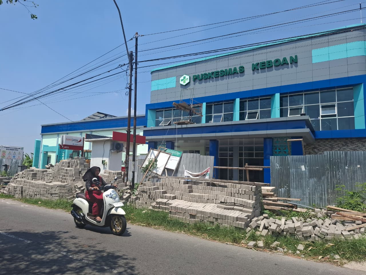 MOLOR LAGI: Proyek Puskesmas Keboan di Desa Keboan Kecamatan Ngusikan yang belum selesai.  &nbsp;
