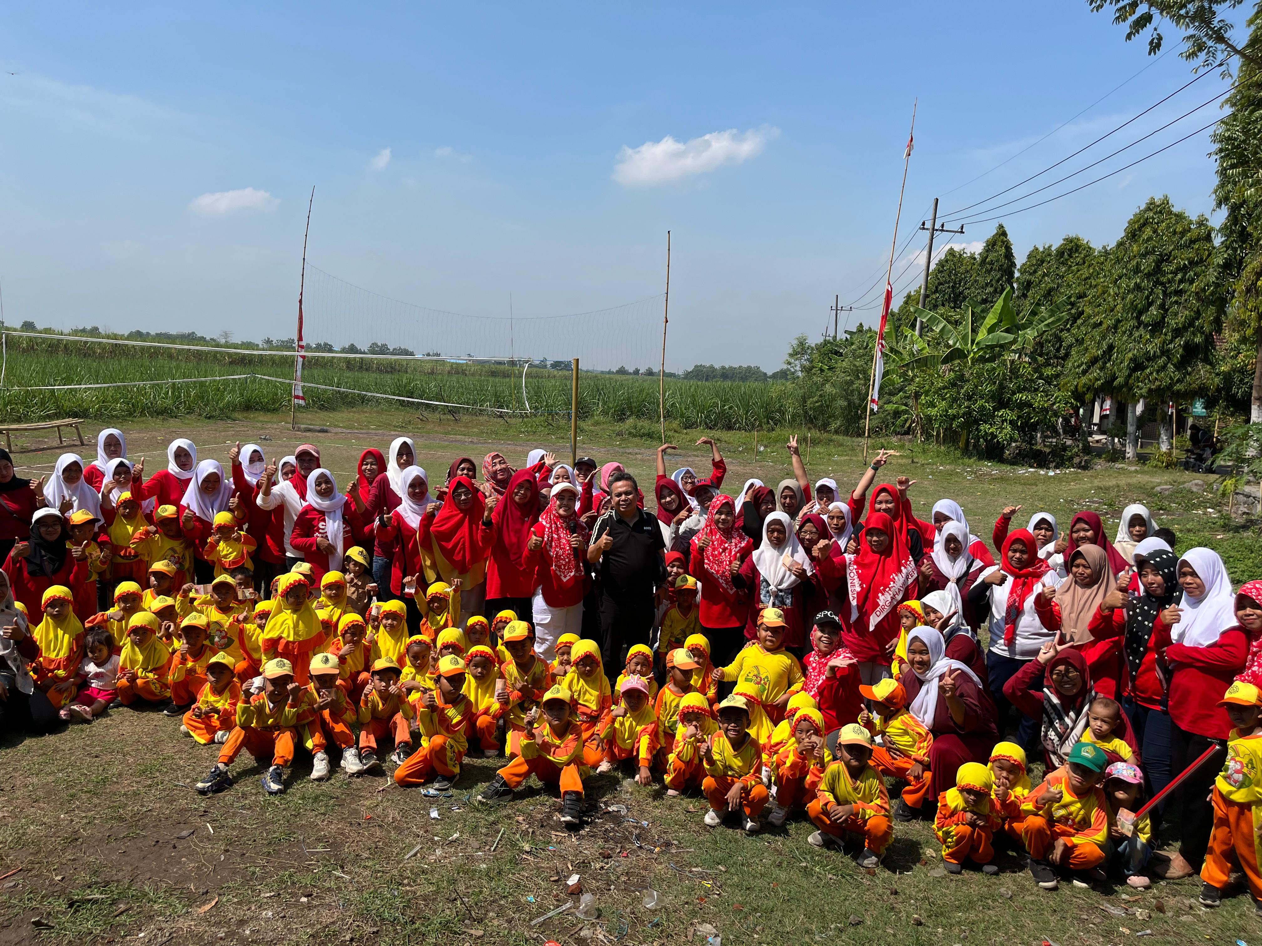 TELADAN: Wakil Ketua DPRD Jombang, HM Syarif Hidayatullah ST MMT (Gus Sentot), menghadiri lomba mamamia RA Al Islamiyyah Desa Blimbing Kecamatan Kesamben, Sabtu (30/8).  &nbsp;