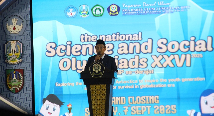 Kepala SMA Darul Ulum 2 Unggulan BPPT Jombang Mashudi SS SPd MPd memberikan sambutan