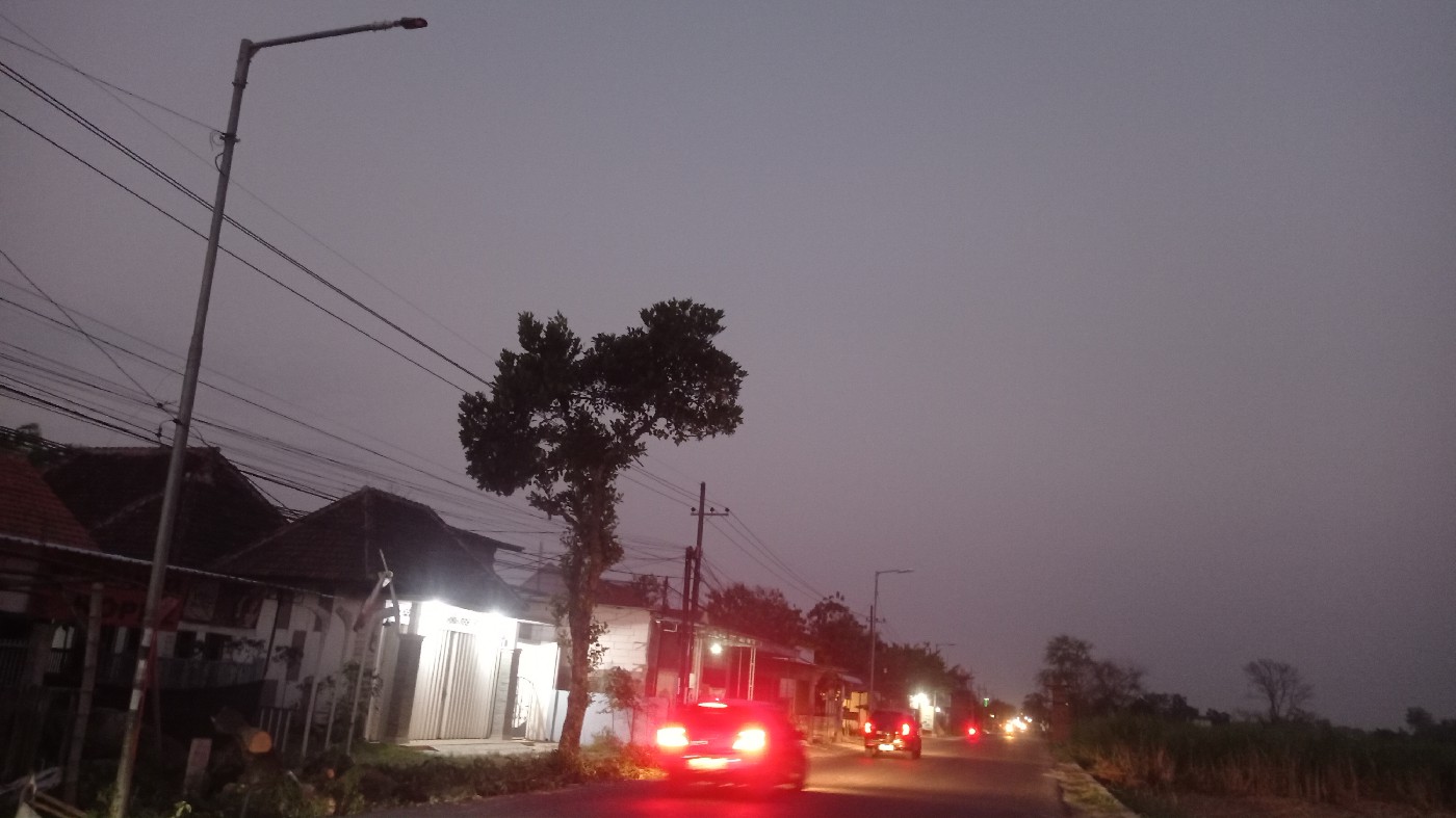 Kondisi PJU ruas Ceweng-Kalianyar yang mati dan membuat jalanan gelap