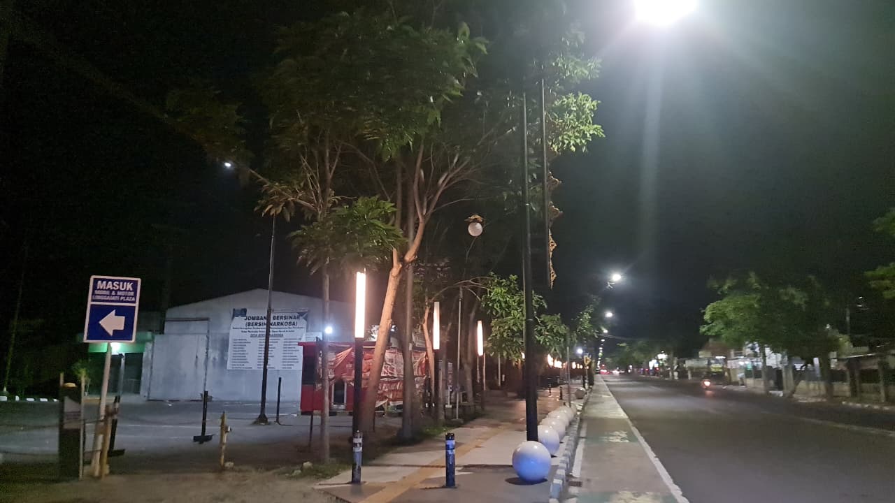 GELAP: Kondisi JL KH Wahid Hasyim gelap akibat lampu padam.