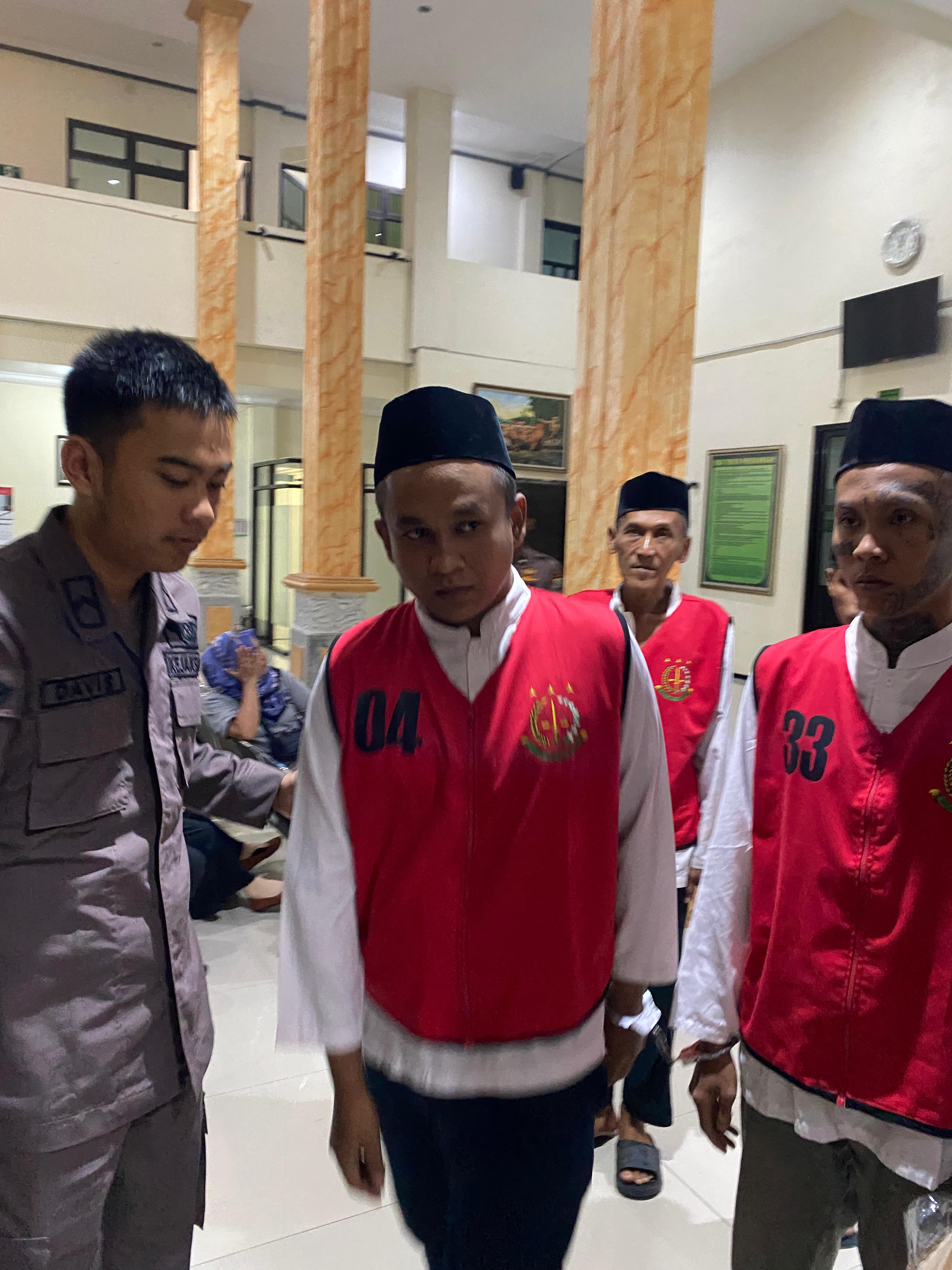 Hanif Mansur Mustofa, satu dari enam pelaku pembunuhan Mohammad Faiz, 19, di hutan Marmoyo, Kabuh, Jombang menjalani sidang tuntutan.