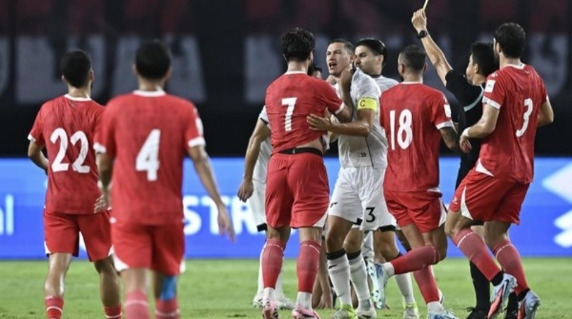 &nbsp;Pertandingan yang digelar di Stadion Gelora Bung Tomo (GBT), Surabaya, Senin (8/9/2025) malam WIB, berakhir dengan skor imbang 0-0 dan diwarnai tensi tinggi  ANTARA FOTO/SIGID KURNIAWAN
