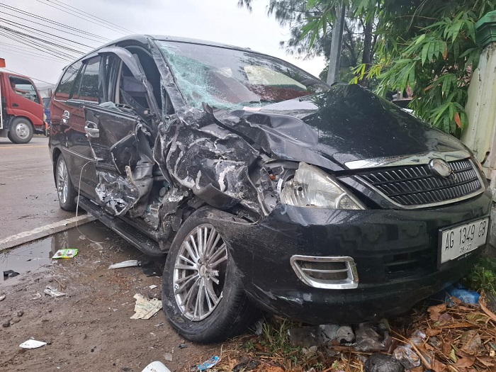 Kecelakaan beruntun melibatkan lima kendaraan terjadi di Jalur Arteri Nasional Desa Jatipelem, Kecamatan Diwek, Jombang, Rabu (10/9) sore.