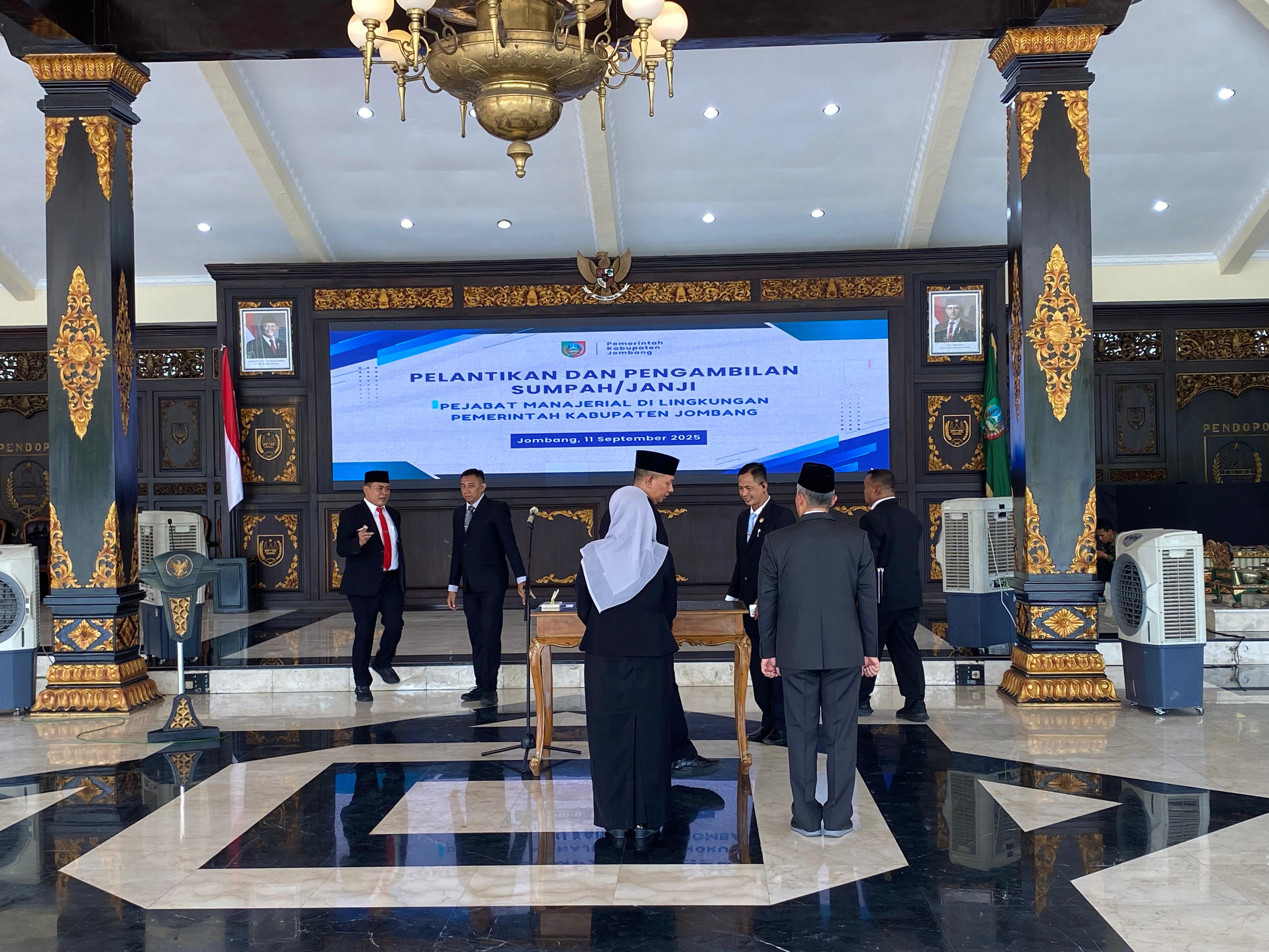 Prosesi gladi kotor pelantikan dan pengambilan sumpah jabatan di Pendopp Kabupaten Jombang, Kamis 11 september 2025