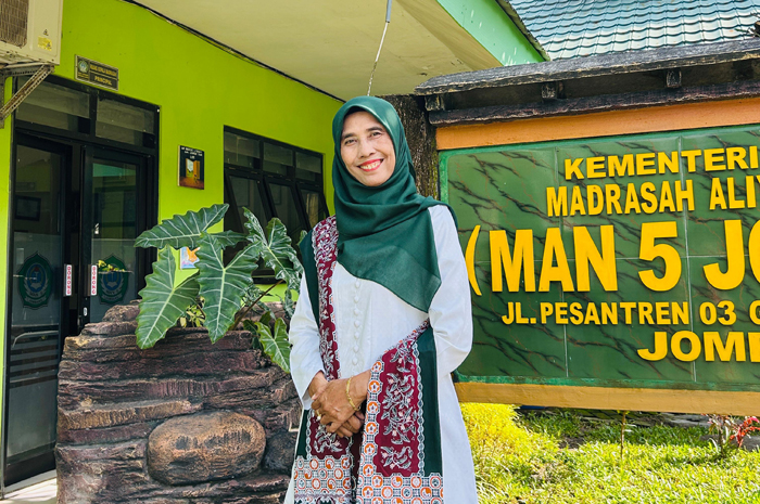 Dra Susanawati MPd