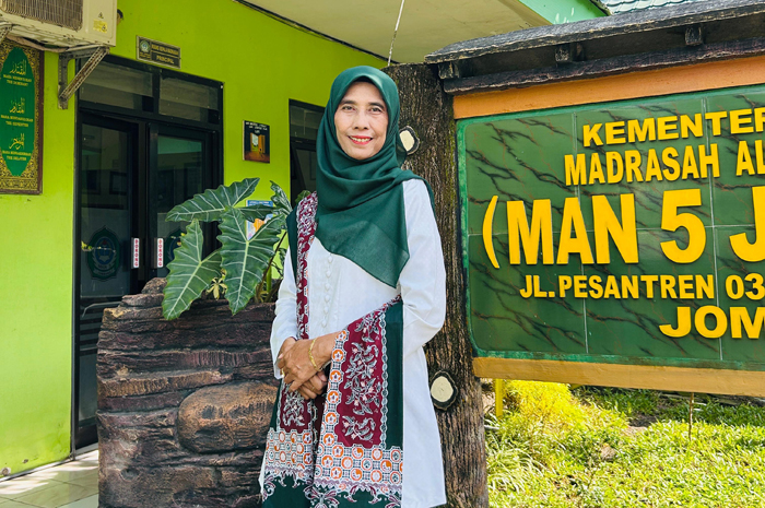 Dra Susanawati MPd