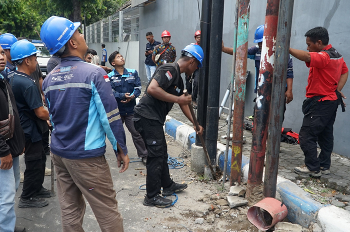 Langkah Pemkab Jombang melakukan penertiban kabel internet semrawut terus berlanjut.