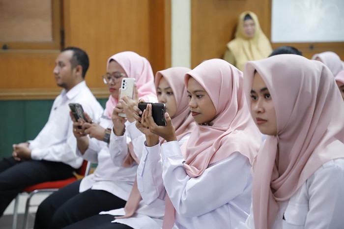 SENANG: PPPK menerima SK di Ruang Bung Tomo Kantor Pemkab Jombang (16/9).