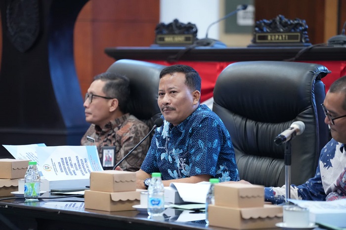 SERIUS: Bapemperda mengundang steakholder  untuk membahas raperda wisata.