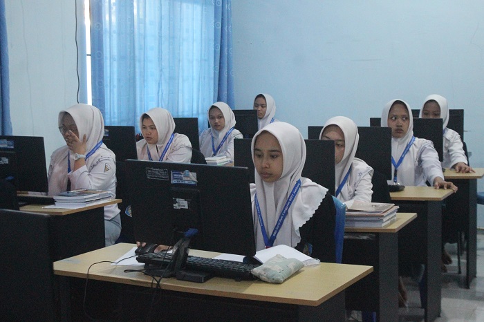 FOTO: Siswa SMA Darul Ulum 2 Unggulan BPPT saat belajar di lab komputer
