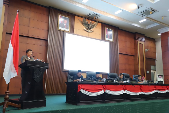 Dewan Perwakilan Rakyat Daerah (DPRD) Kabupaten Jombang mulai membahas Rancangan Peraturan Daerah (Raperda) tentang Penyelenggaraan Kota Cerdas (Smart City).