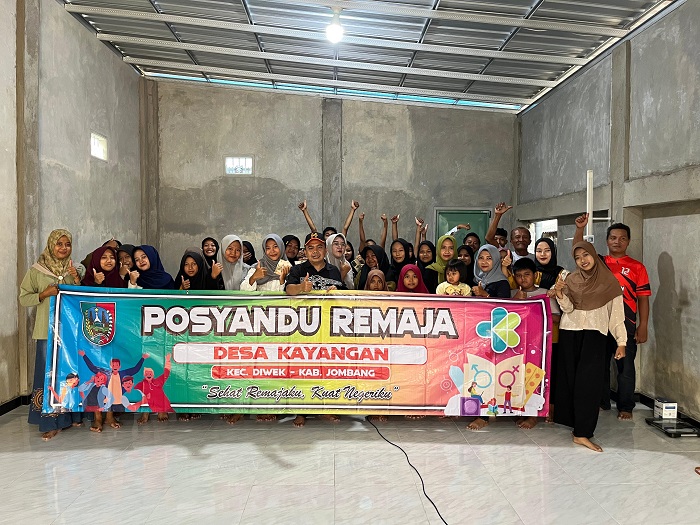 TELADAN: Wakil Ketua DPRD Jombang, HM Syarif Hidayatullah ST MMT (Gus Sentot), mengunjungi Posyandu remaja di Desa Kayangan, Kecamatan Diwek, Sabtu (27/9).  &nbsp;