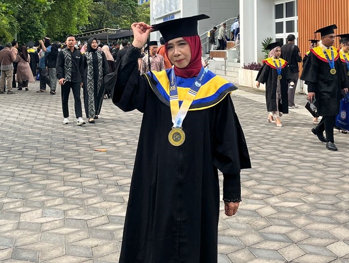 Dr. Siti Rahayu, M.Pd. Wakil Kepala Sarana dan Prasarana SMAN Mojoagung