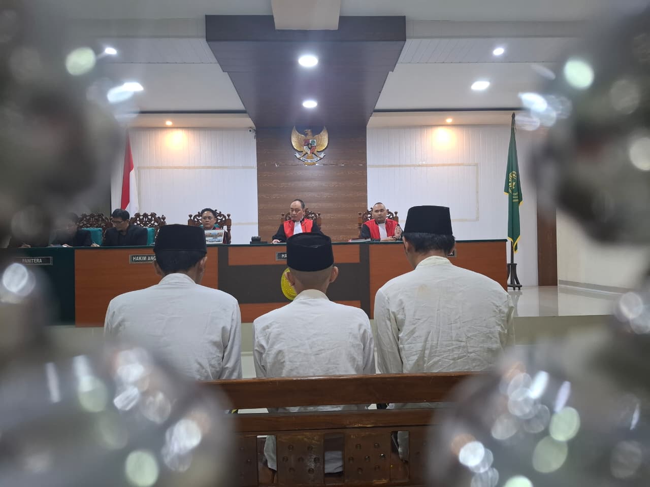 Trio Pelaku Pembunuh dan Pemerkosa Gadis di Jombang Dituntut Penjara Seumur Hidup, saat Sidang Rabu 8 Oktober 2025.
