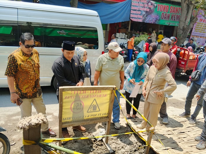 Komisi C DPRD Jombang terus mengawal pelaksanaan proyek infrastruktur di Jombang, kemarin (9/10)