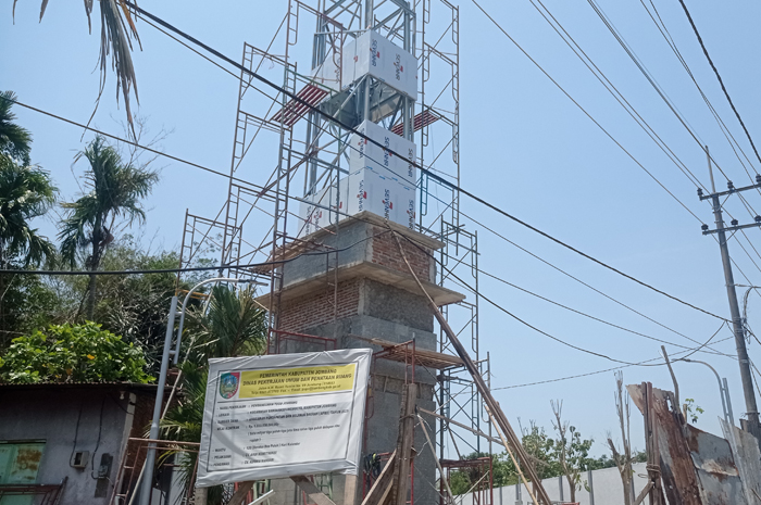 DIKEBUT: Proyek Tugu Jombang di Desa Gondangmanis, Kecamatan Bandarkedungmulyo.  &nbsp;