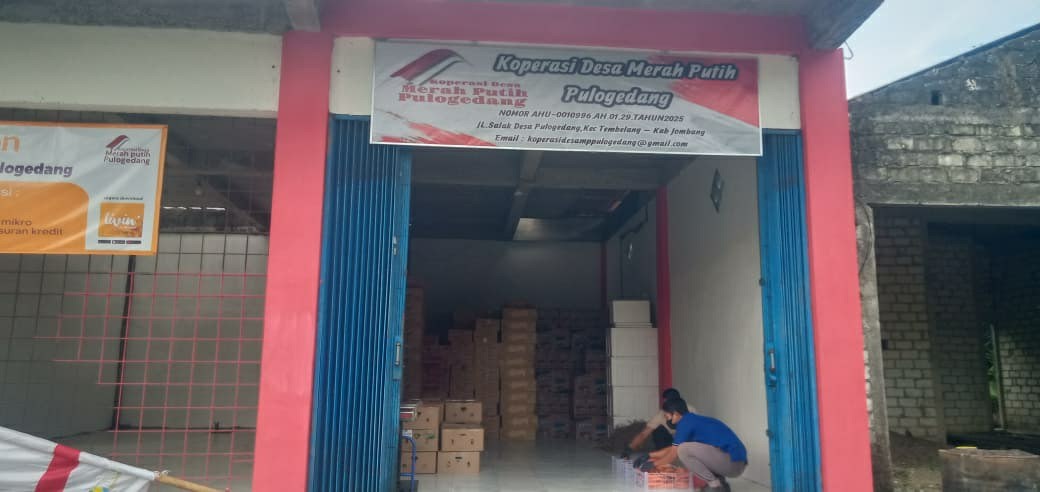 LANCAR: Kopdes Merah Putih Desa Pulogedang Kecamatan Tembelang yang sudah beroperasi (10/10).