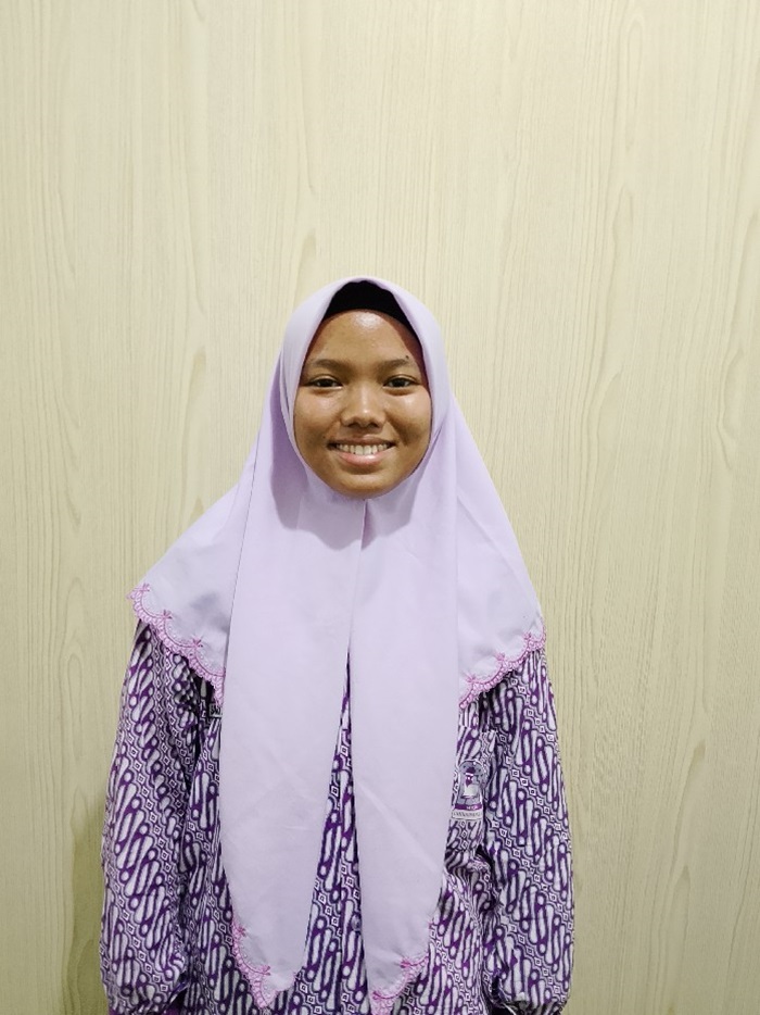 Safara Akhilla Humairoh, Kelas VIII SMPT Al-Chodidjah Tebuireng