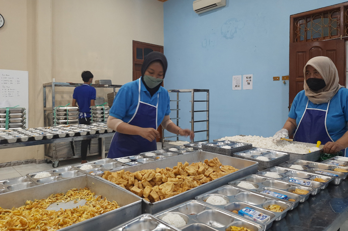 FOTO: Aktivitas di dapur SPPG Kepatihan sebelum ditutup
