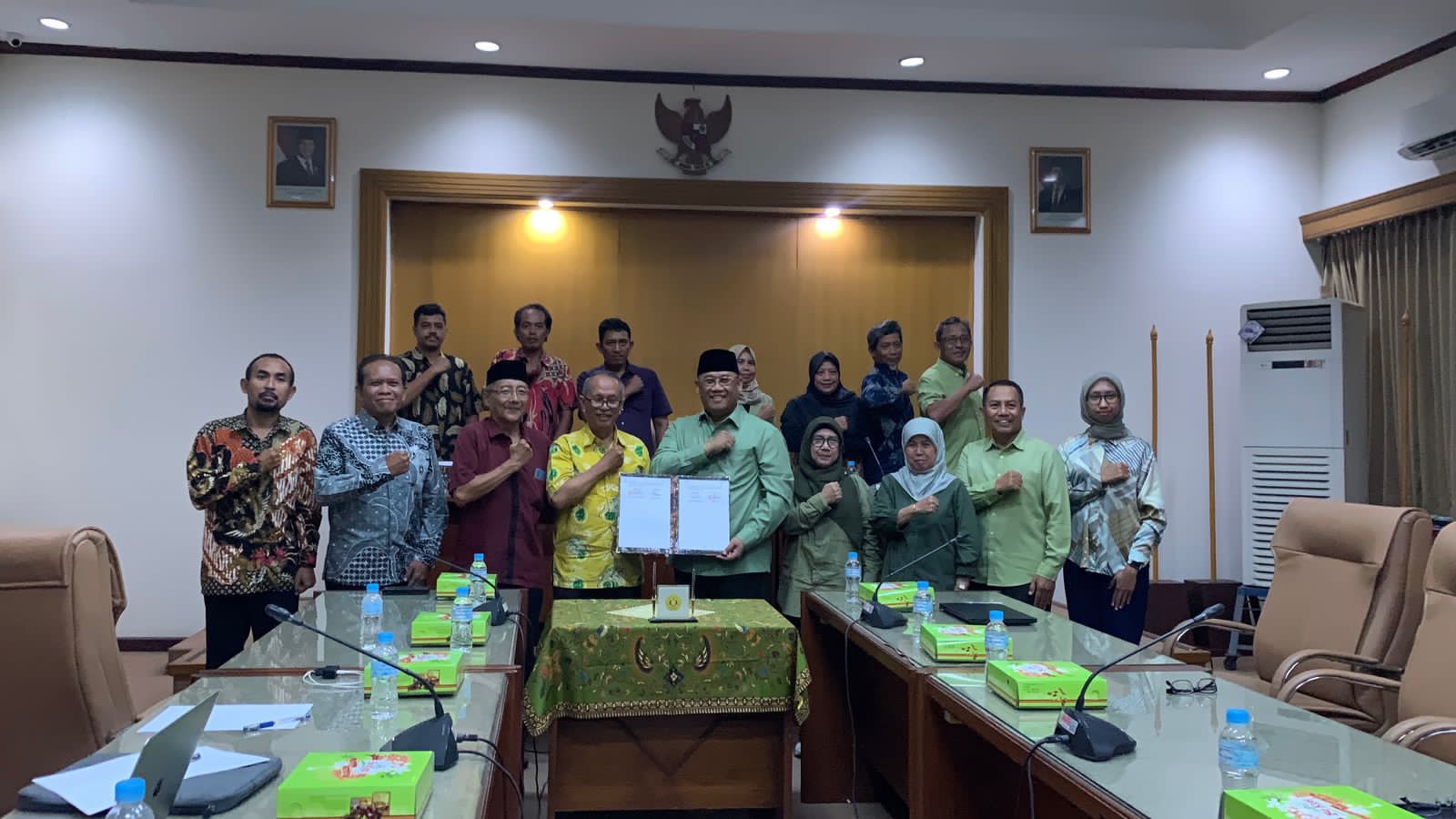 Akademi Buah Nusantara resmi menjalin kerjasama penandatanganan MoU dengan UPN Jawa Timur di Kampus UPN Veteran Jawa Timur, Surabaya, Rabu (15/10).