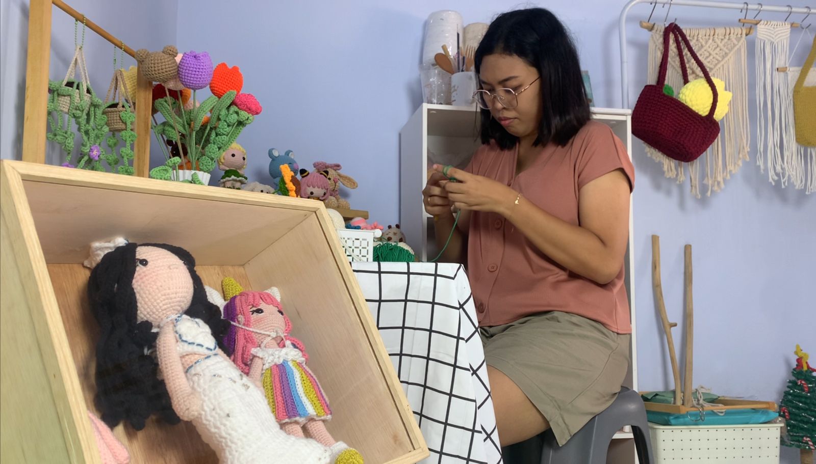 Beberapa boneka rajut hasil kreasi Yuli