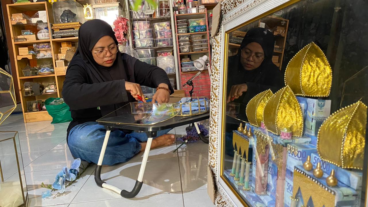 Nuzulul Romadhiyah (38), warga Dusun Sambong Santren, Desa Sambong Dukuh, Kabupaten Jombang, Jawa Timur.