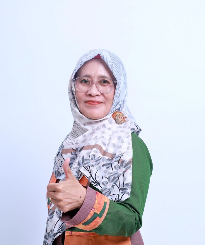TELADAN: Kepala SMK Telekomunikasi Darul Ulum Jombang, Nur Laila SPd