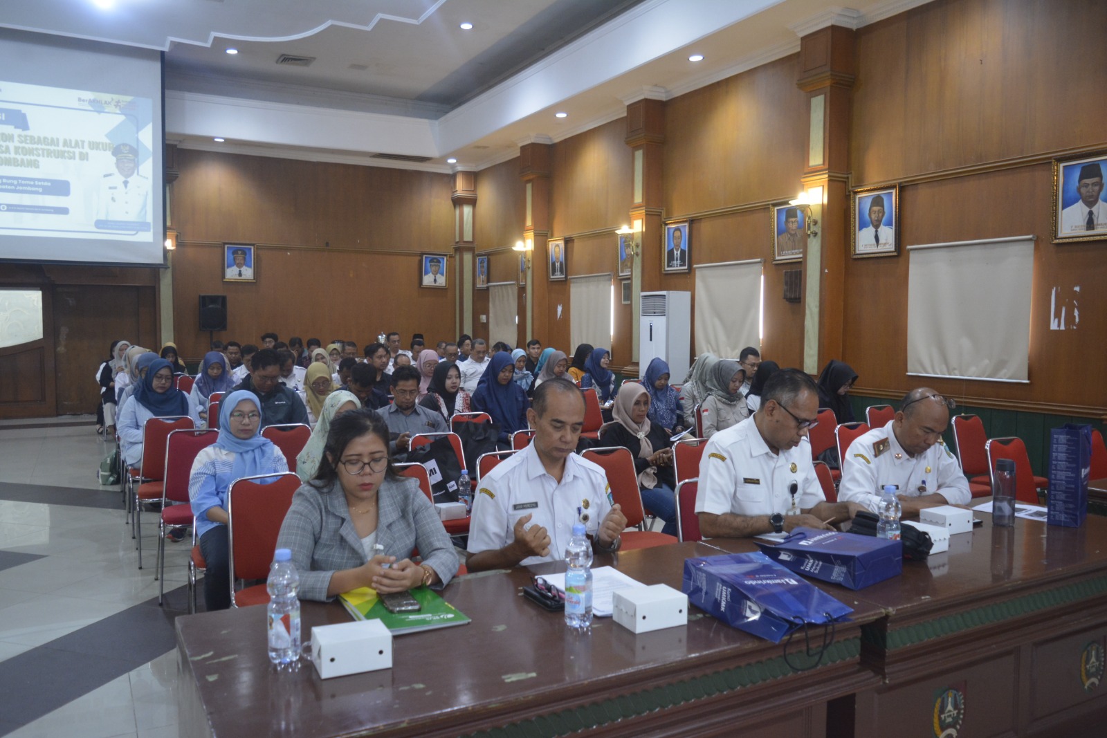 FOKUS: Perwakilan empat rumah sakit swasta di Jombang mengikuti sidang untuk penerbitan SLF