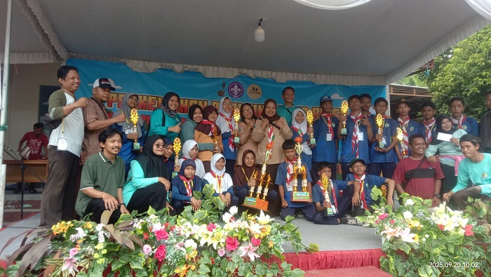 Juara umum putri Gerakan Pramuka Kwartir Cabang Jombang dari SLBN Jombang