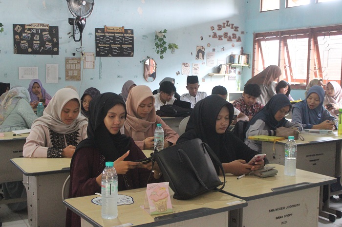 LANCAR: Pelaksanaan tryout TKA di SMAN Jogoroto, kemarin.  &nbsp;